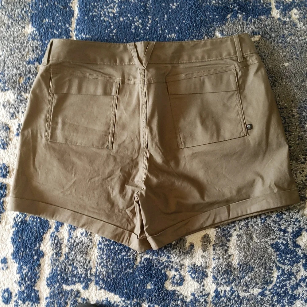 Mountain Hardwear Women's Khaki Utility Shorts
